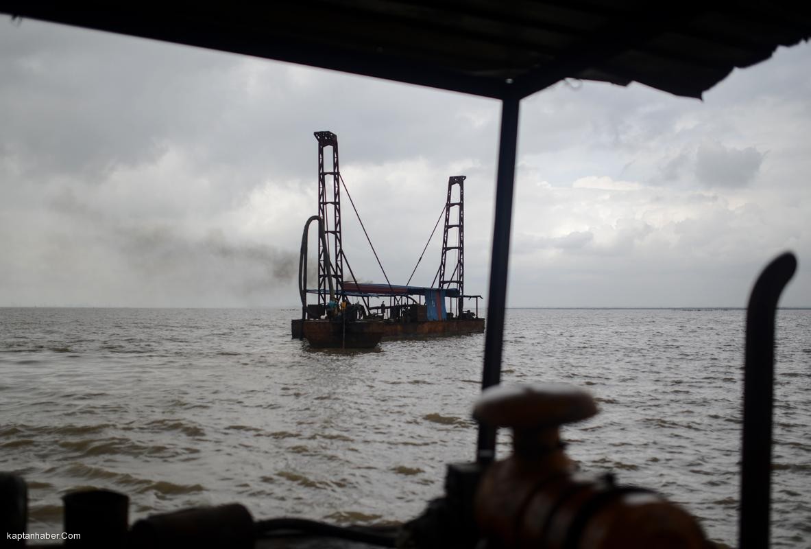 Nijerya'da Kum Çıkarmak İçin Platform Kullanılıyor